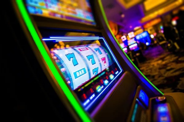 winstar138 app interface showing slots, live tables, and sportsbook on mobile